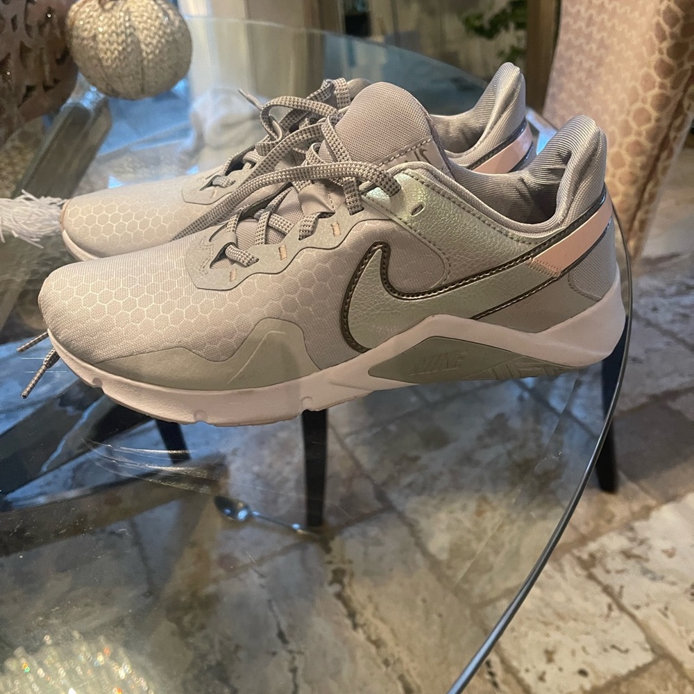 Nike Women’s Legend Essential 2
